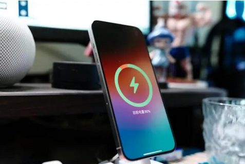 临桂苹果15换屏服务分享用什么充电器给iPhone15充电更好 